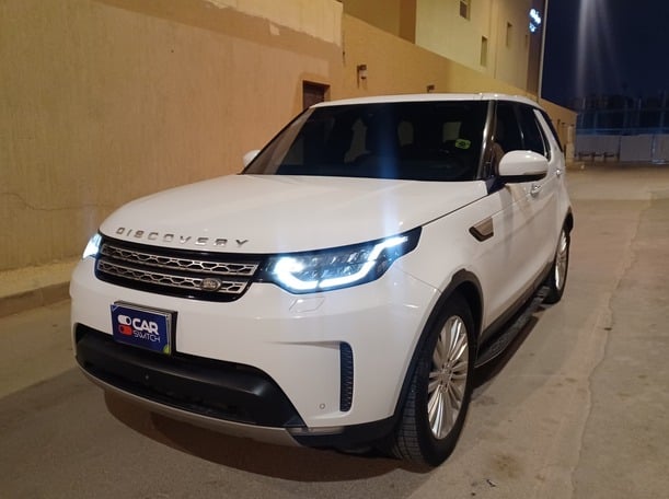 Used 2017 Land Rover Discovery for sale in Riyadh